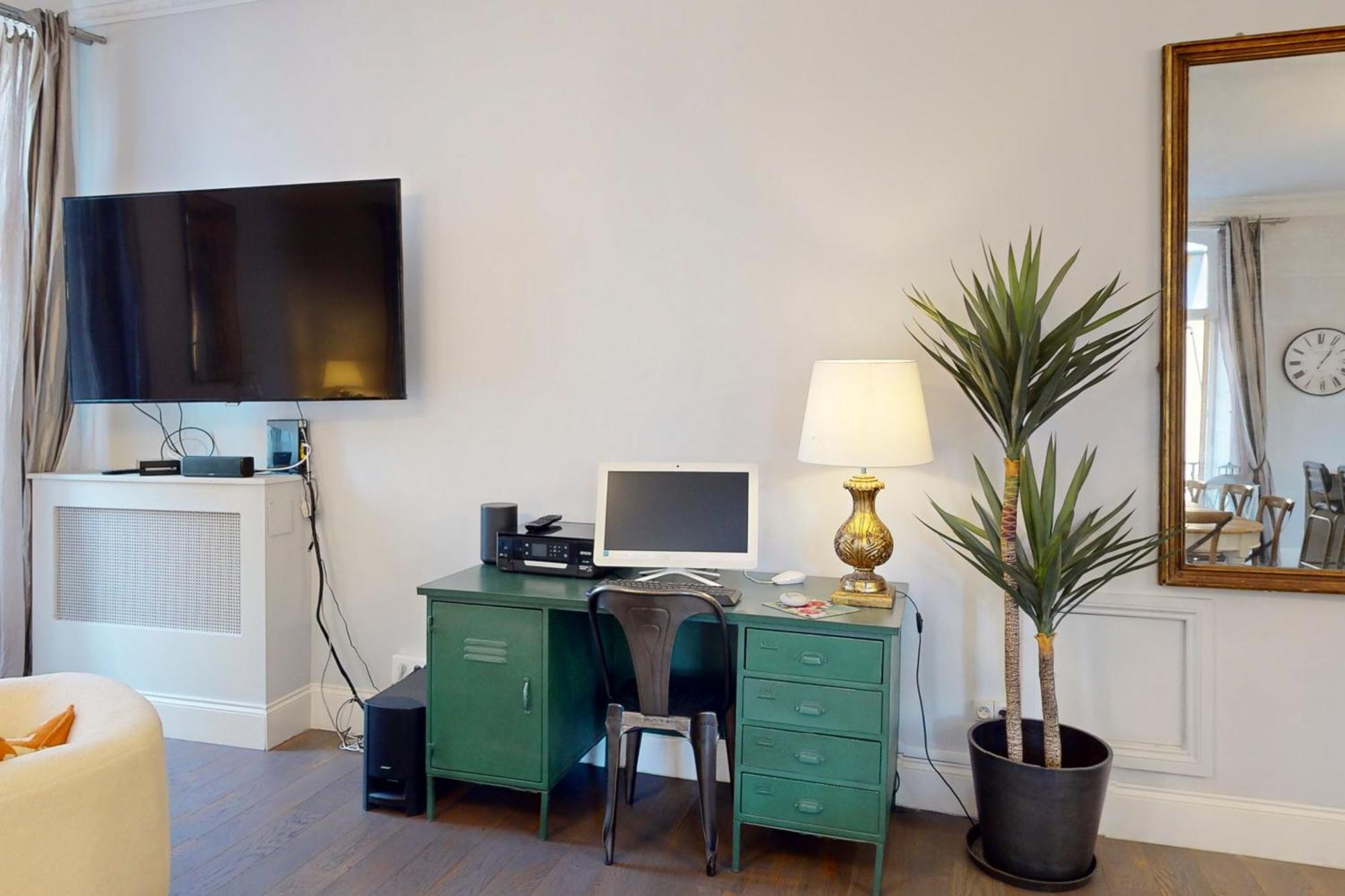 Silver Five Stars House Nice