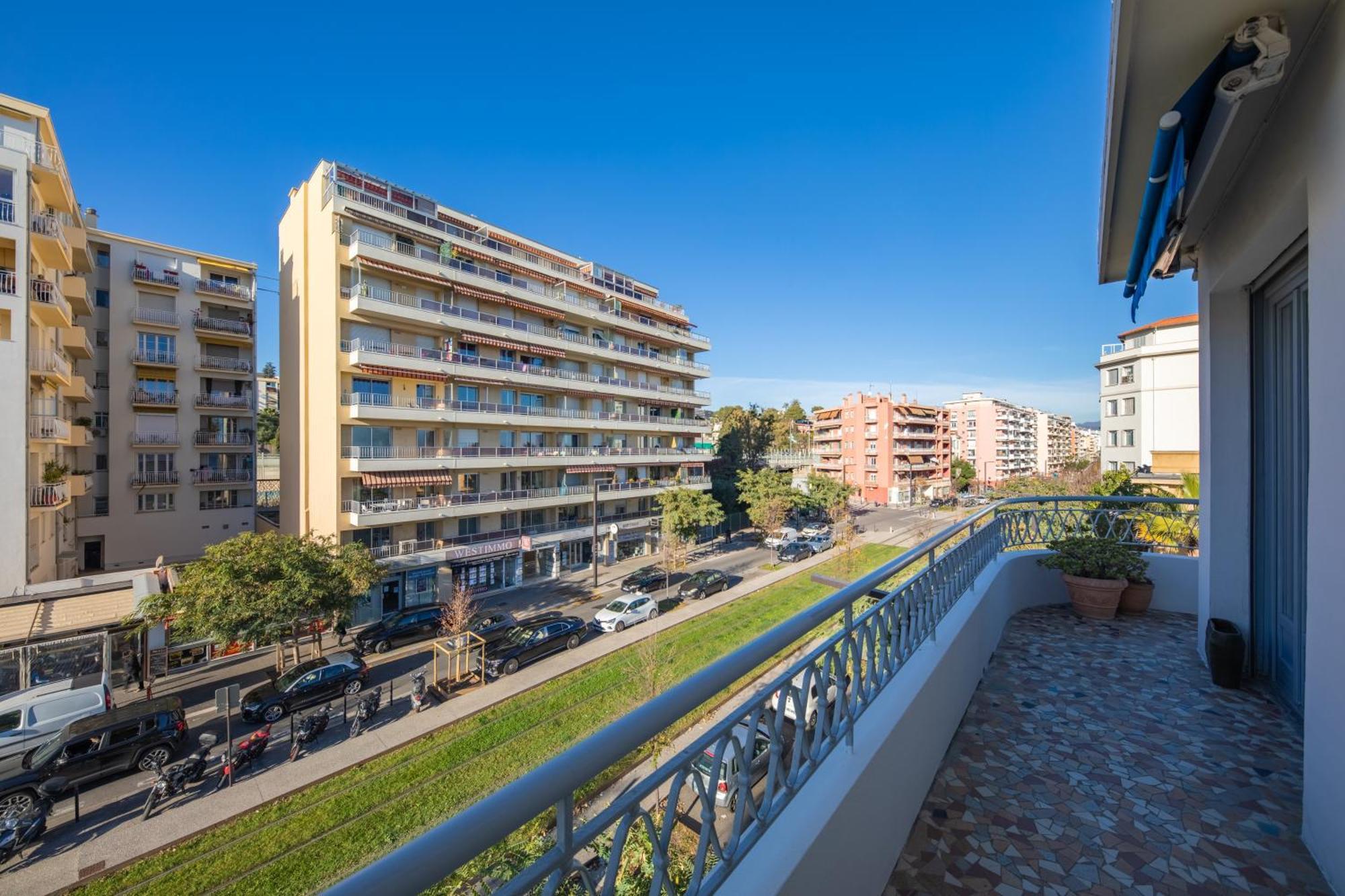 Family Sea View Apartment