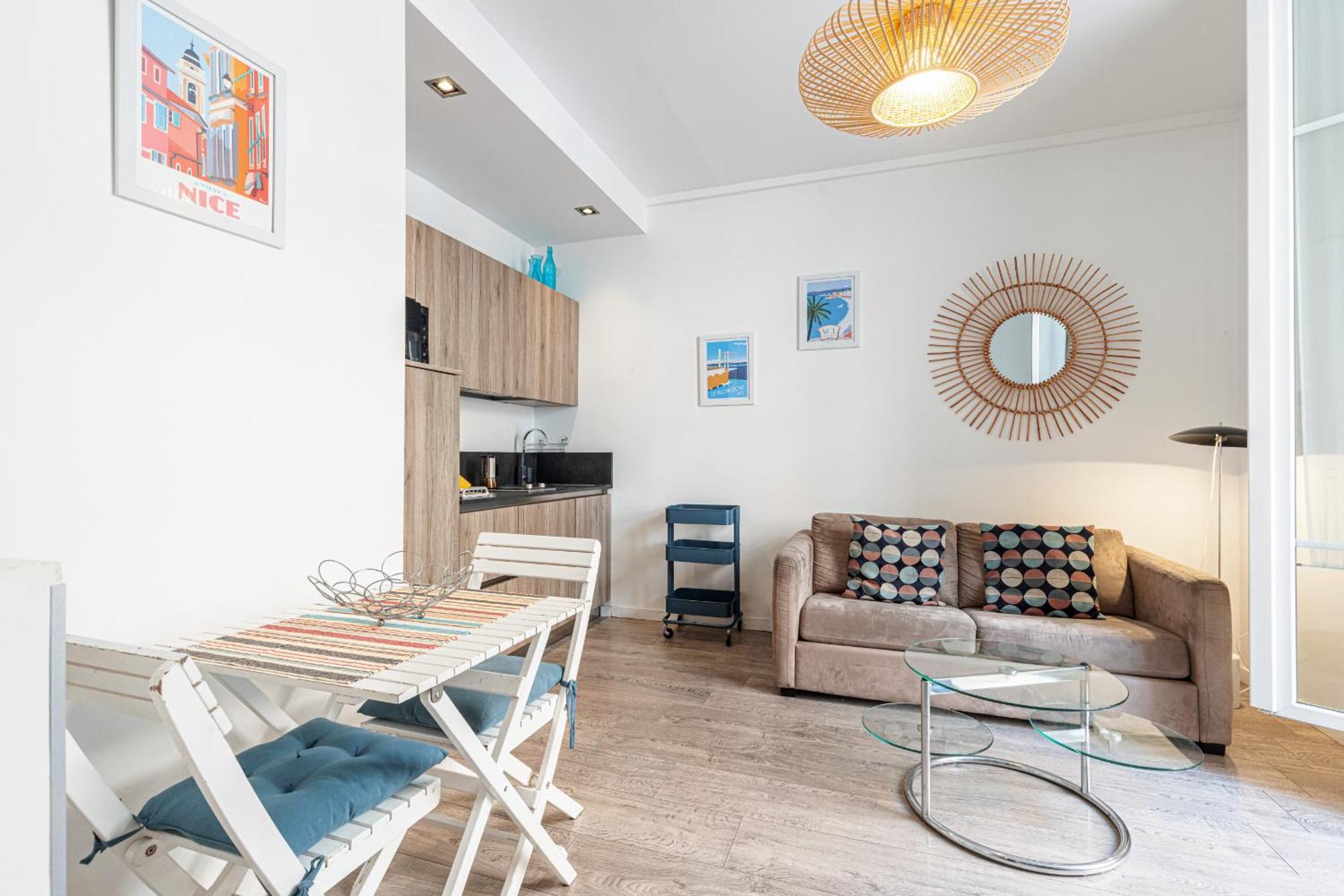 Large Terrace 1 Bdr Near Garibaldi Square Nice