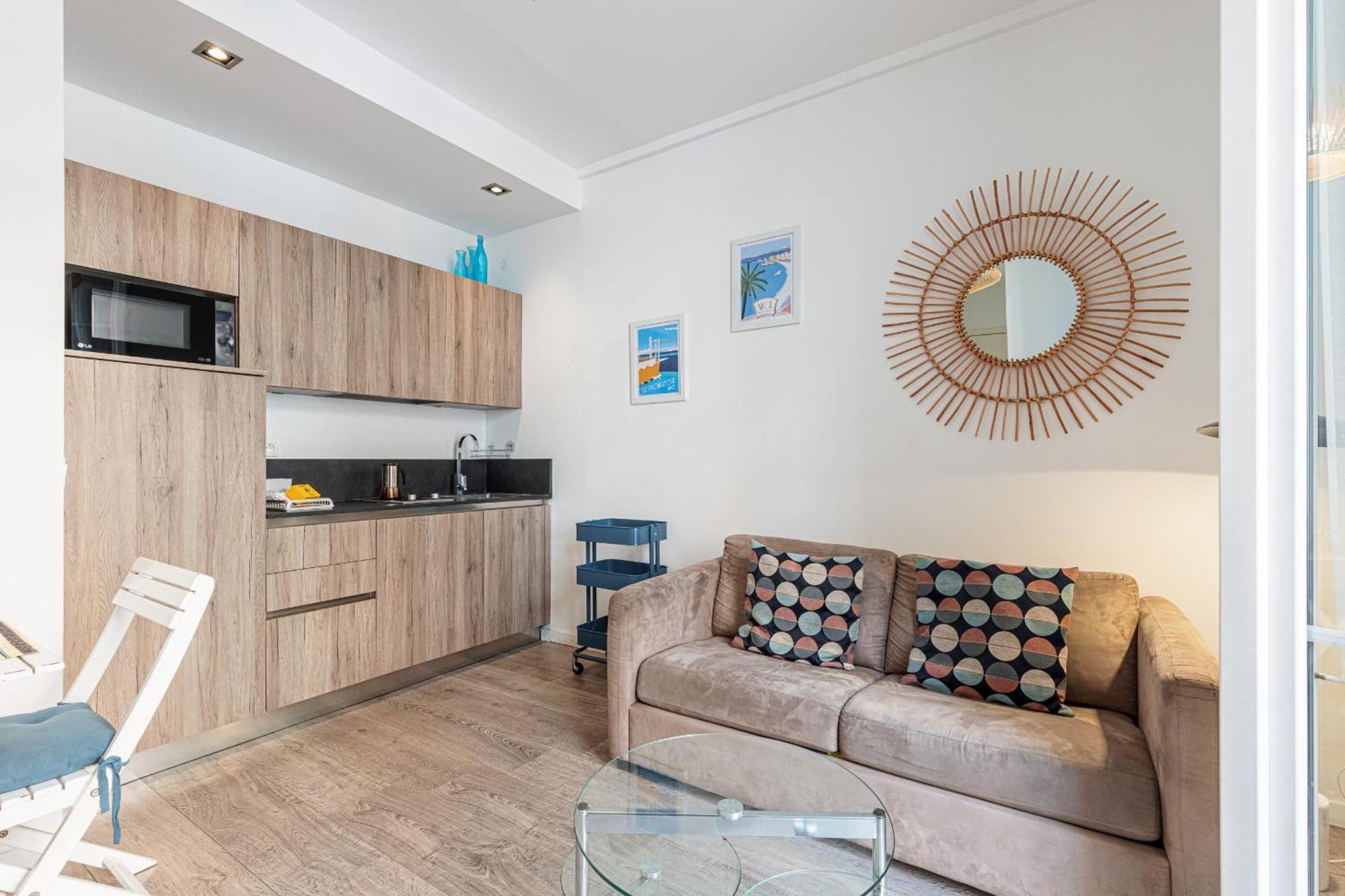Large Terrace 1 Bdr Near Garibaldi Square * Nice