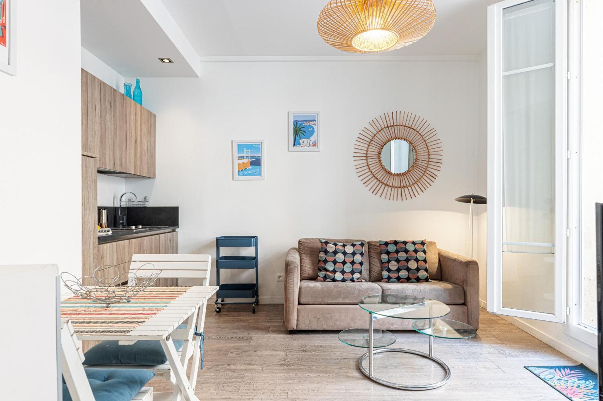 Large Terrace 1 Bdr Near Garibaldi Square Nice