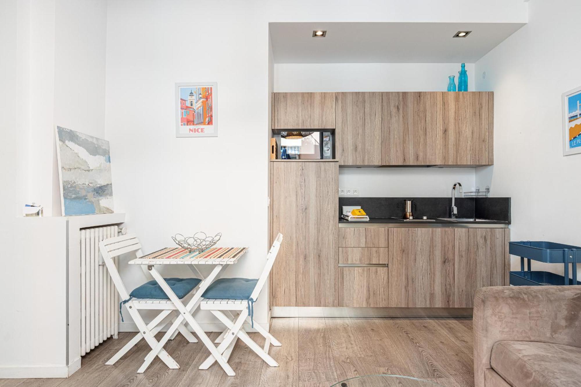 Large Terrace 1 Bdr Near Garibaldi Square * Nice