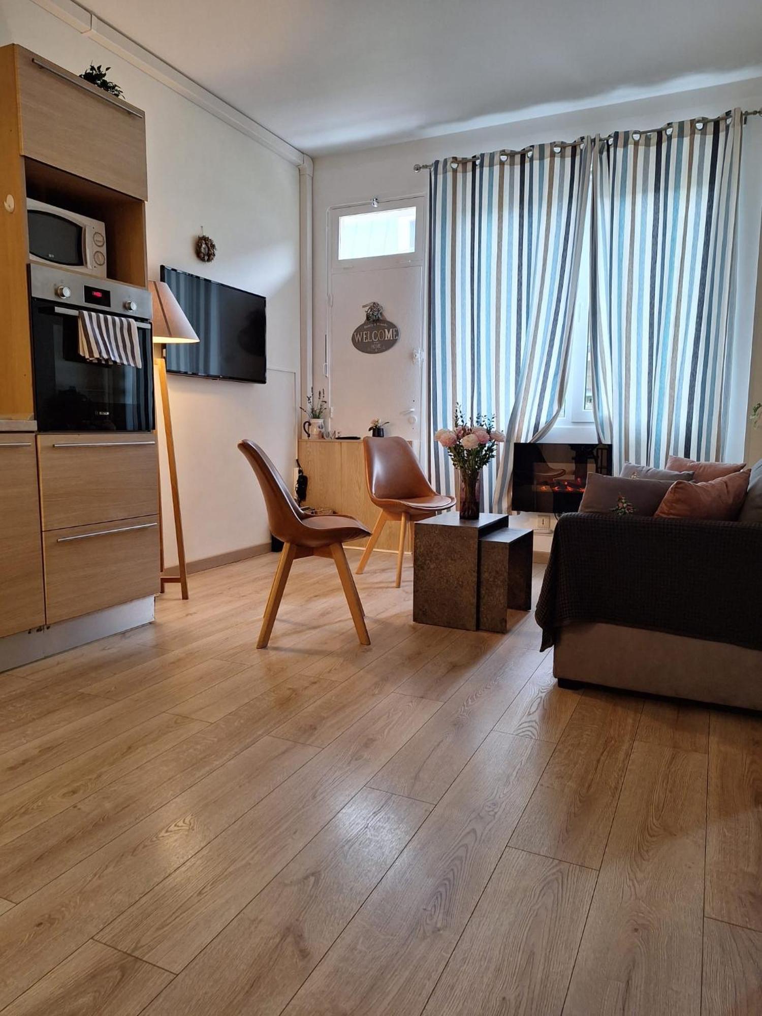 Beautiful , 3 Min Walk , Free Parking, Near Negresco Apartment *