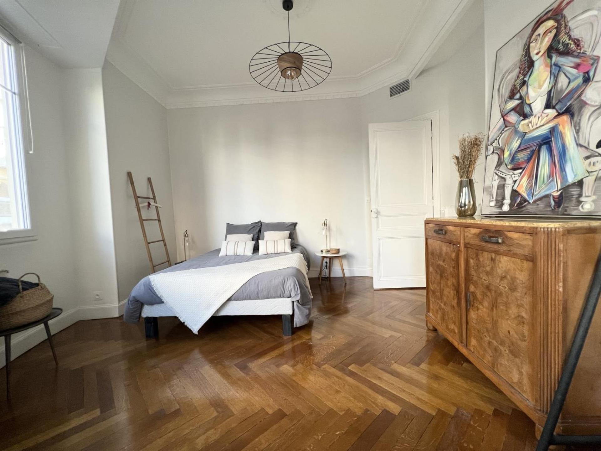 Luxe Center: 3-bedroom With Parking Near Apartment Nice