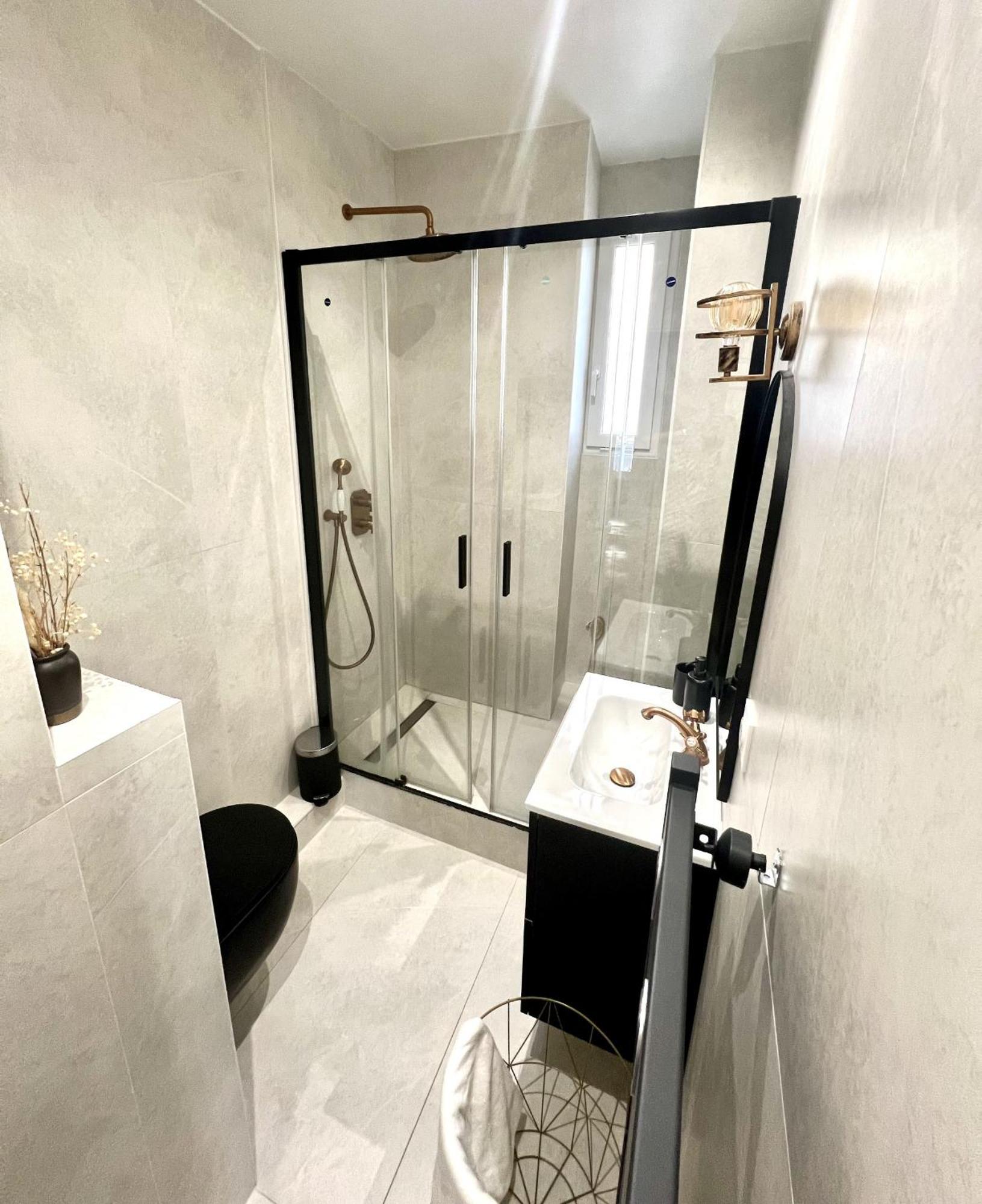 Apartment Luxe Center: 3-bedroom With Parking Near *