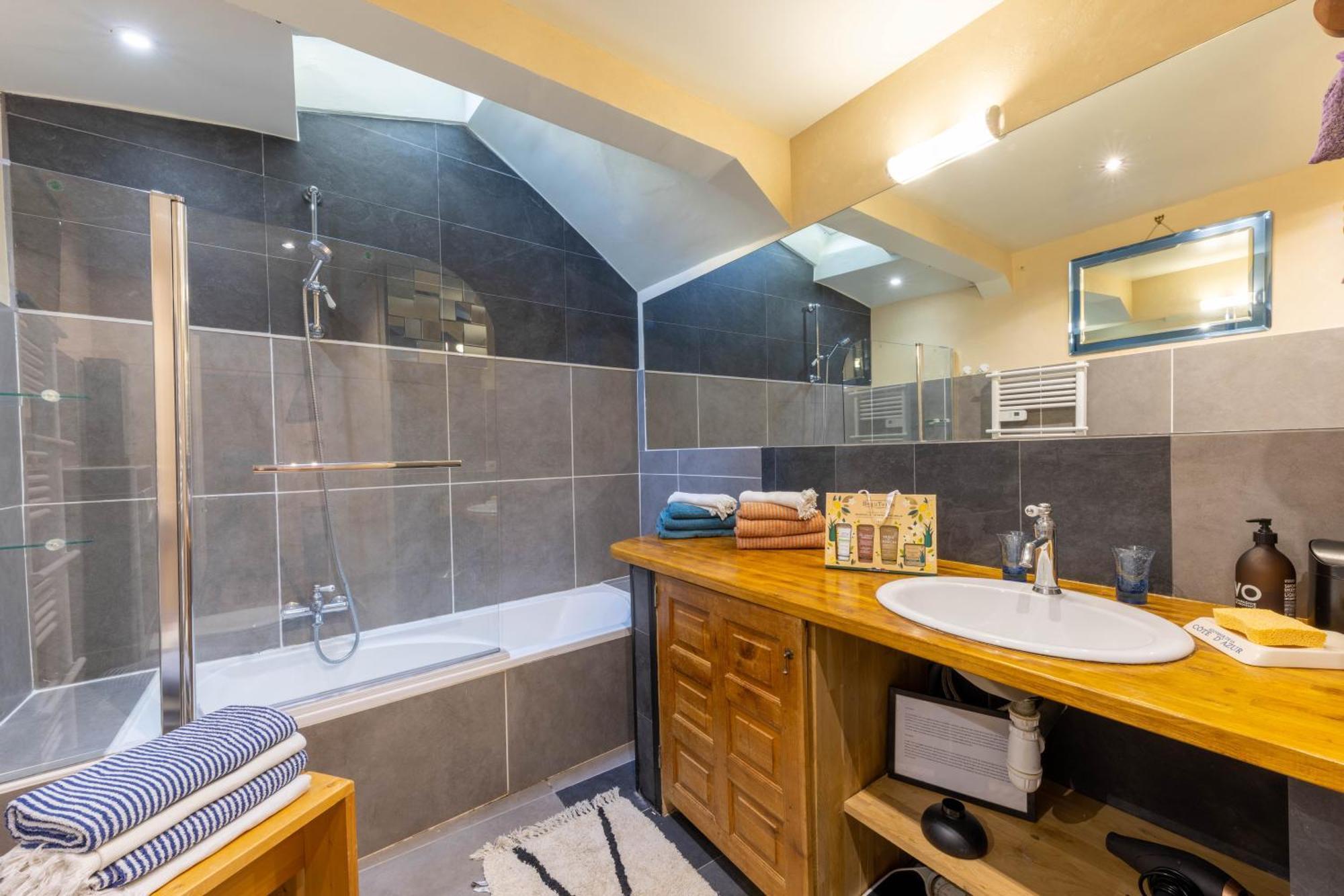 Apartment Spacious And Bright Flat Close To The : Heart Of Old *