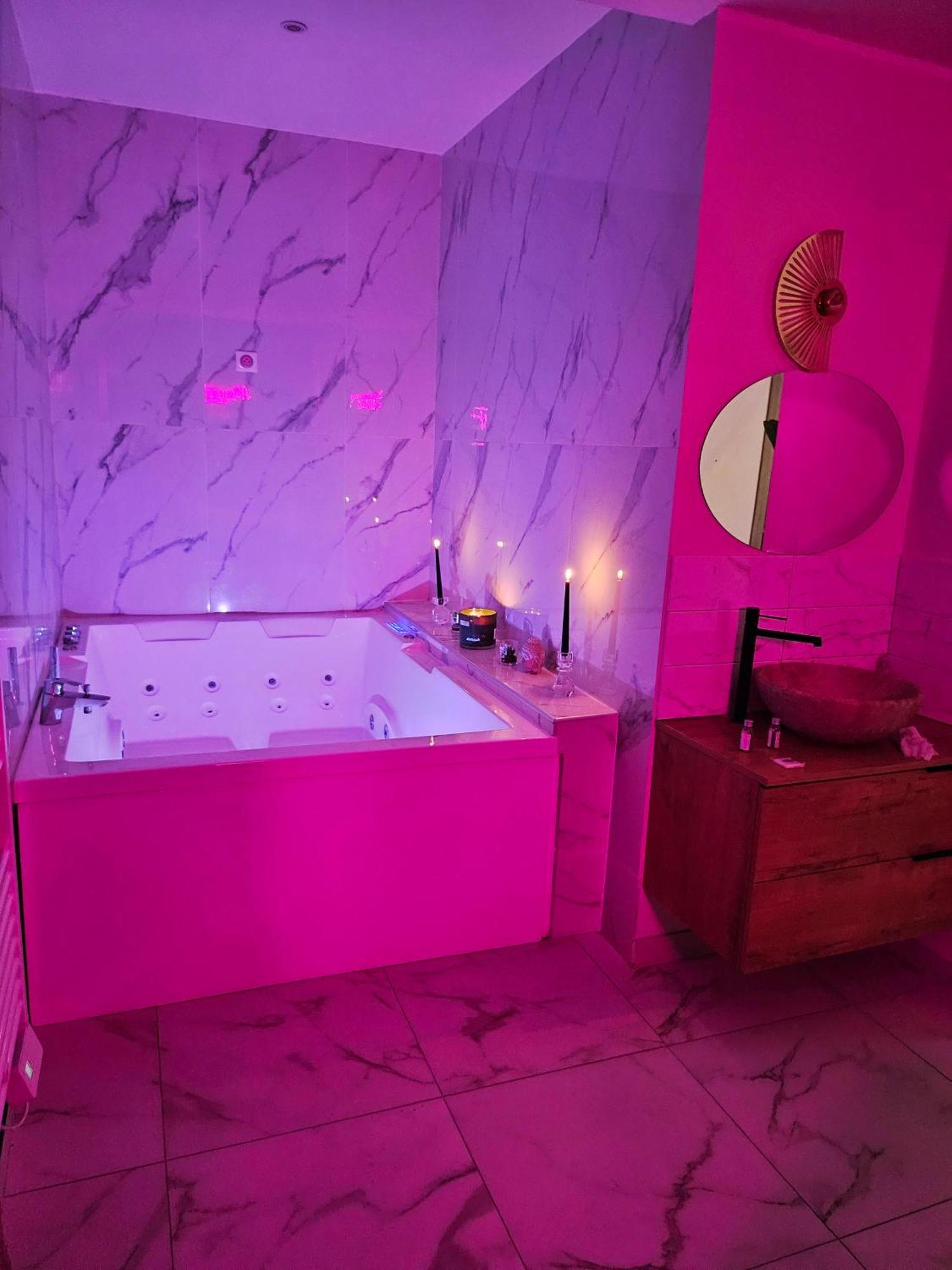 Apartment Loveroom Jacuzzi Passion