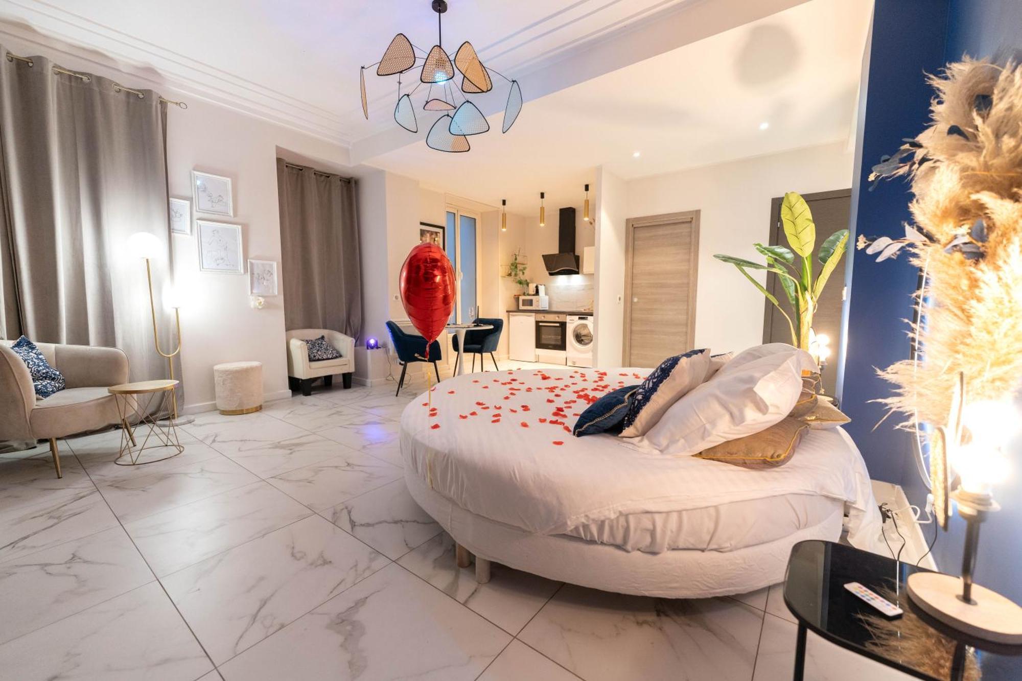 Loveroom Jacuzzi Passion * Nice