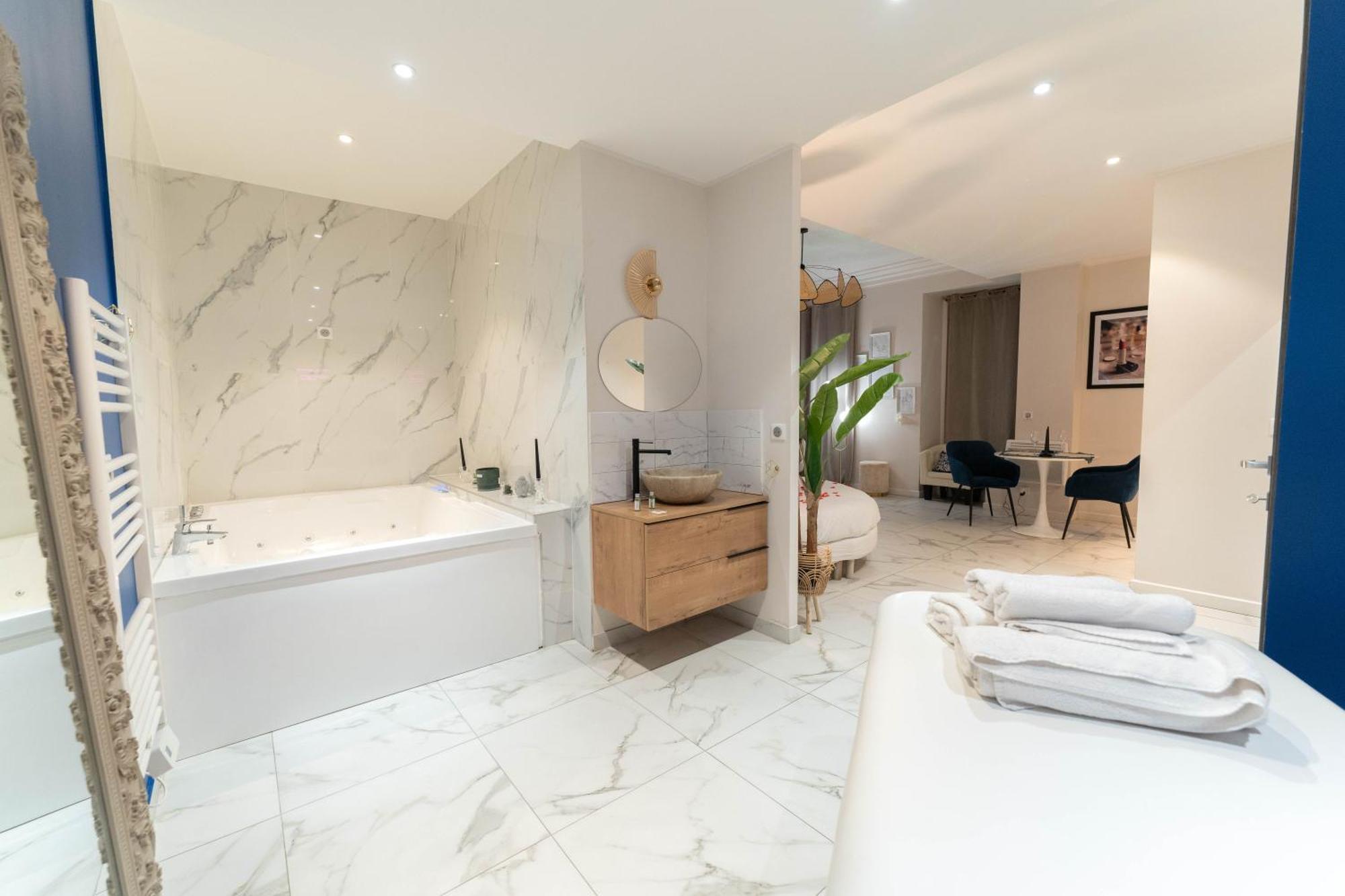 Apartment Loveroom Jacuzzi Passion