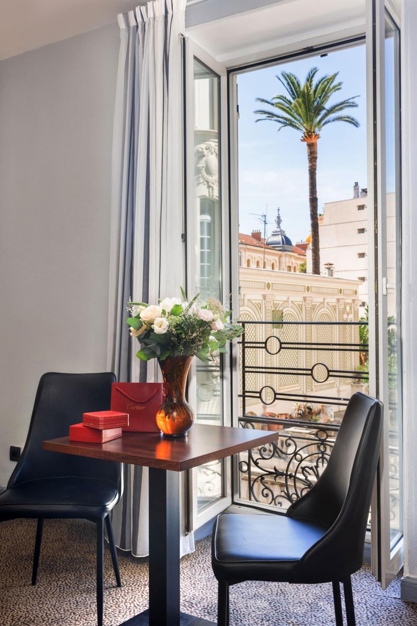 Western Brice Garden Hotel 4*