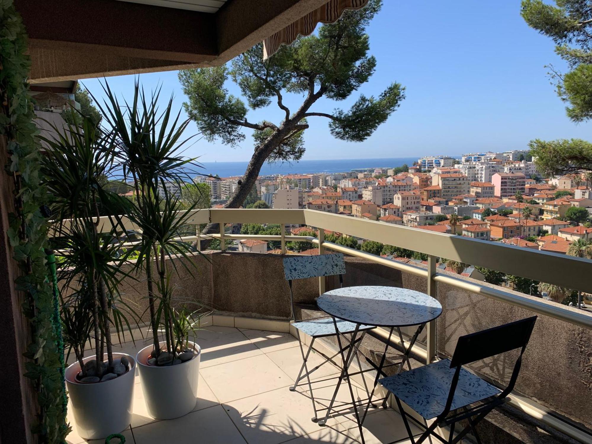 Apartamento Nice, Grand Studio - Piscine - Terrasse Vue Mer *
