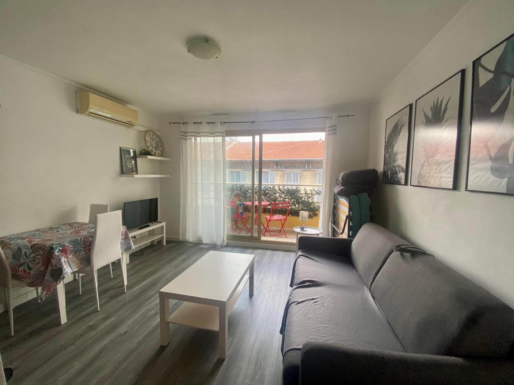 Apartment Centre Garibaldi Port