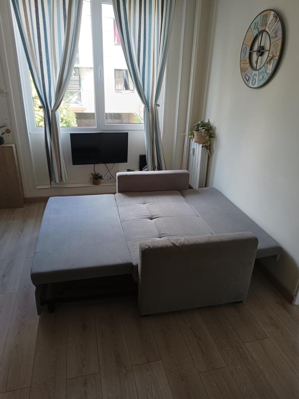 Boutique Center 3 Min Walk , Free Parking *