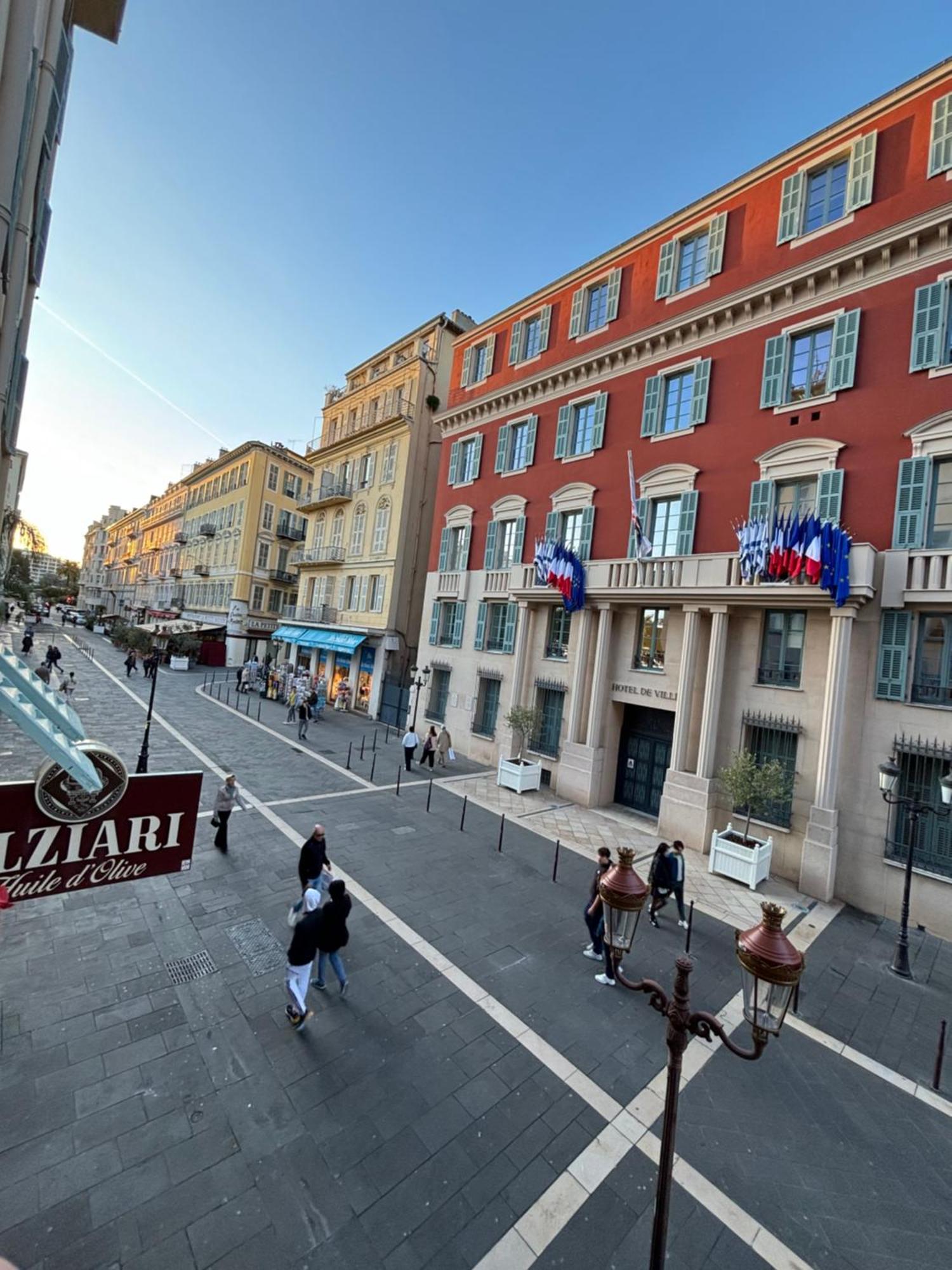4 Couchages Idealement Place Promenade Des Anglais / Cours Saleya