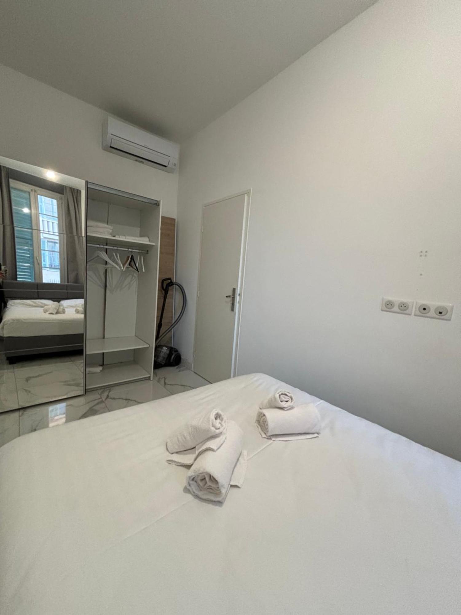 4 Couchages Idealement Place Promenade Des Anglais / Cours Saleya * Nice