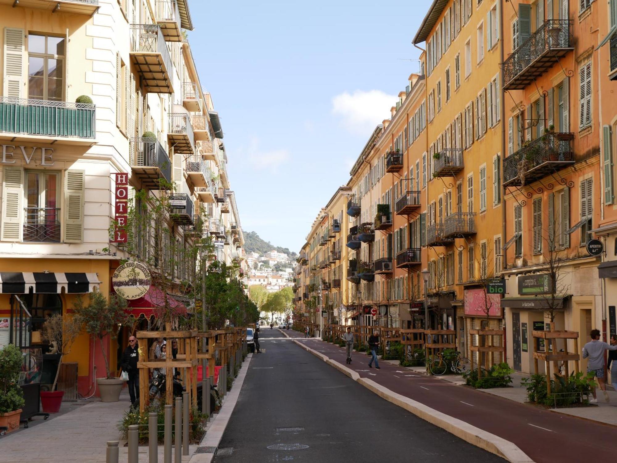 Lovely - Port De Nice