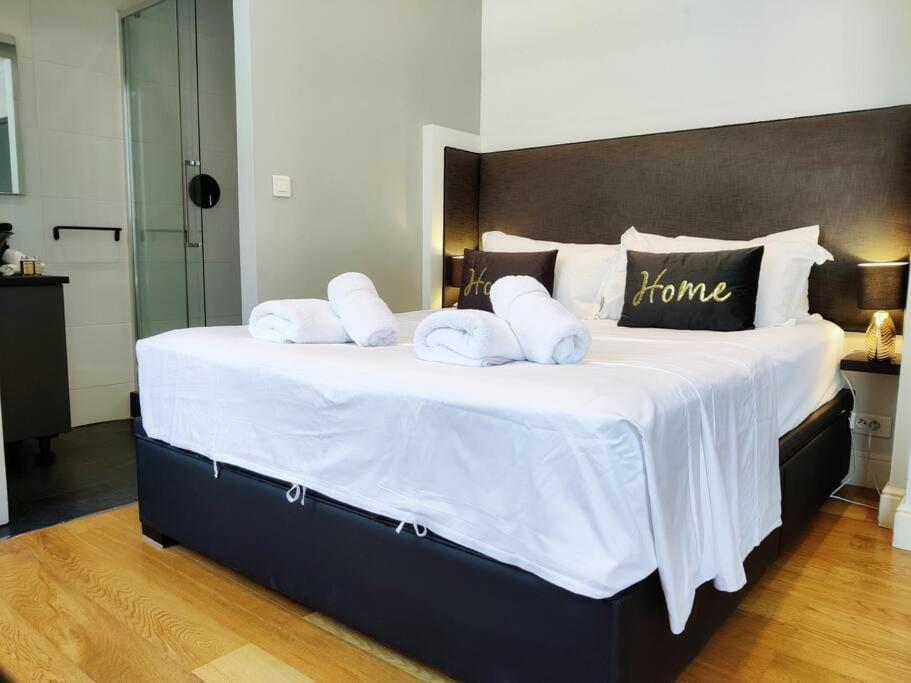 Apartment Center, Chic For 2-4, Balcony, Ac