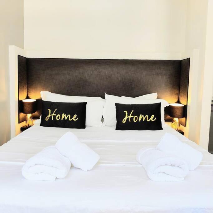 Center, Chic For 2-4, Balcony, Ac *