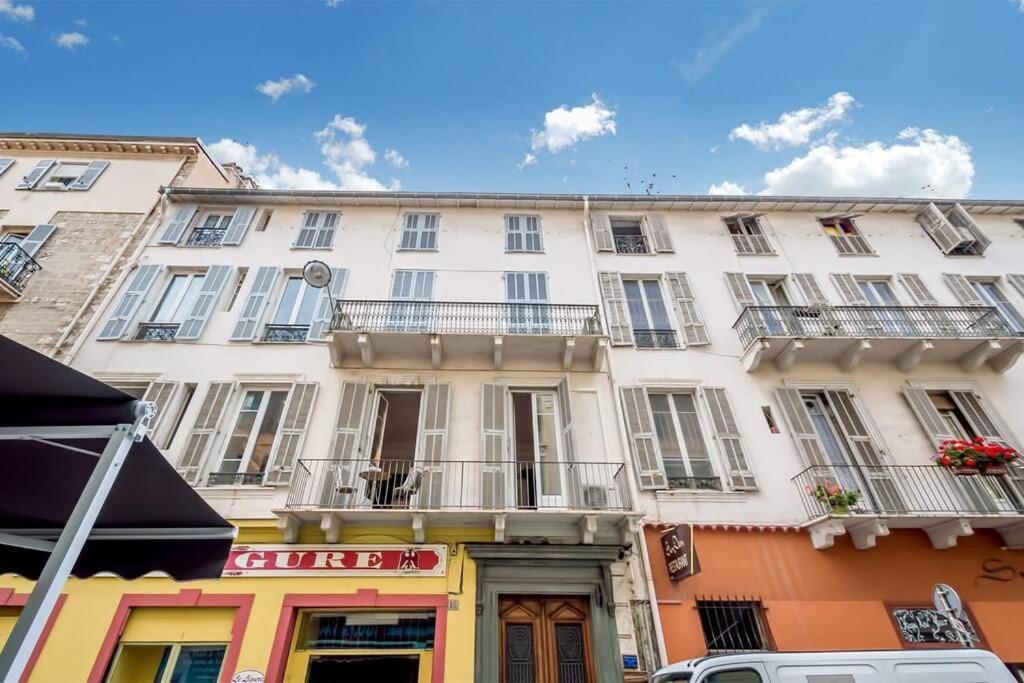 Center, Chic For 2-4, Balcony, Ac Nice