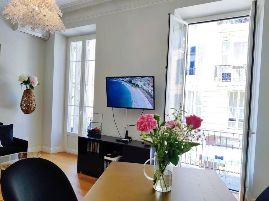 Apartment Center, Chic For 2-4, Balcony, Ac *