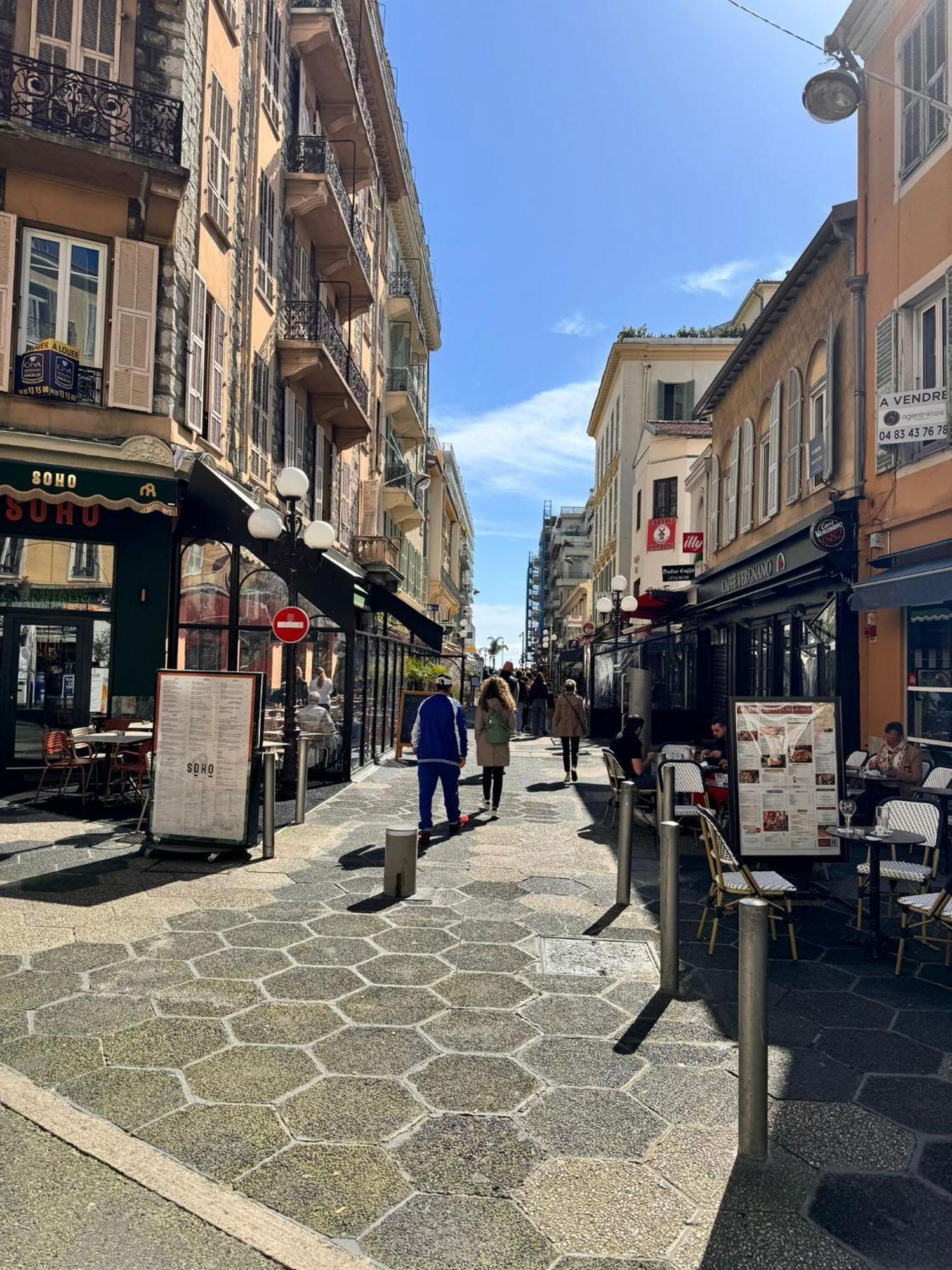 Apartment Carre D'or: Very Calm Cozy 2br, With Wi-fi