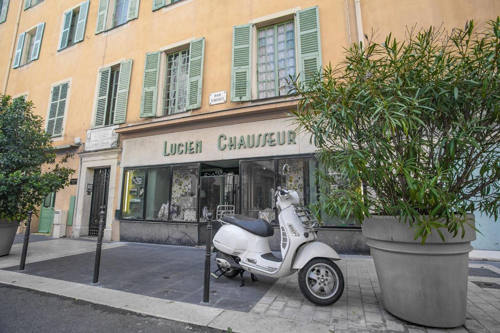 3 Pieces Sonice Au Centre De