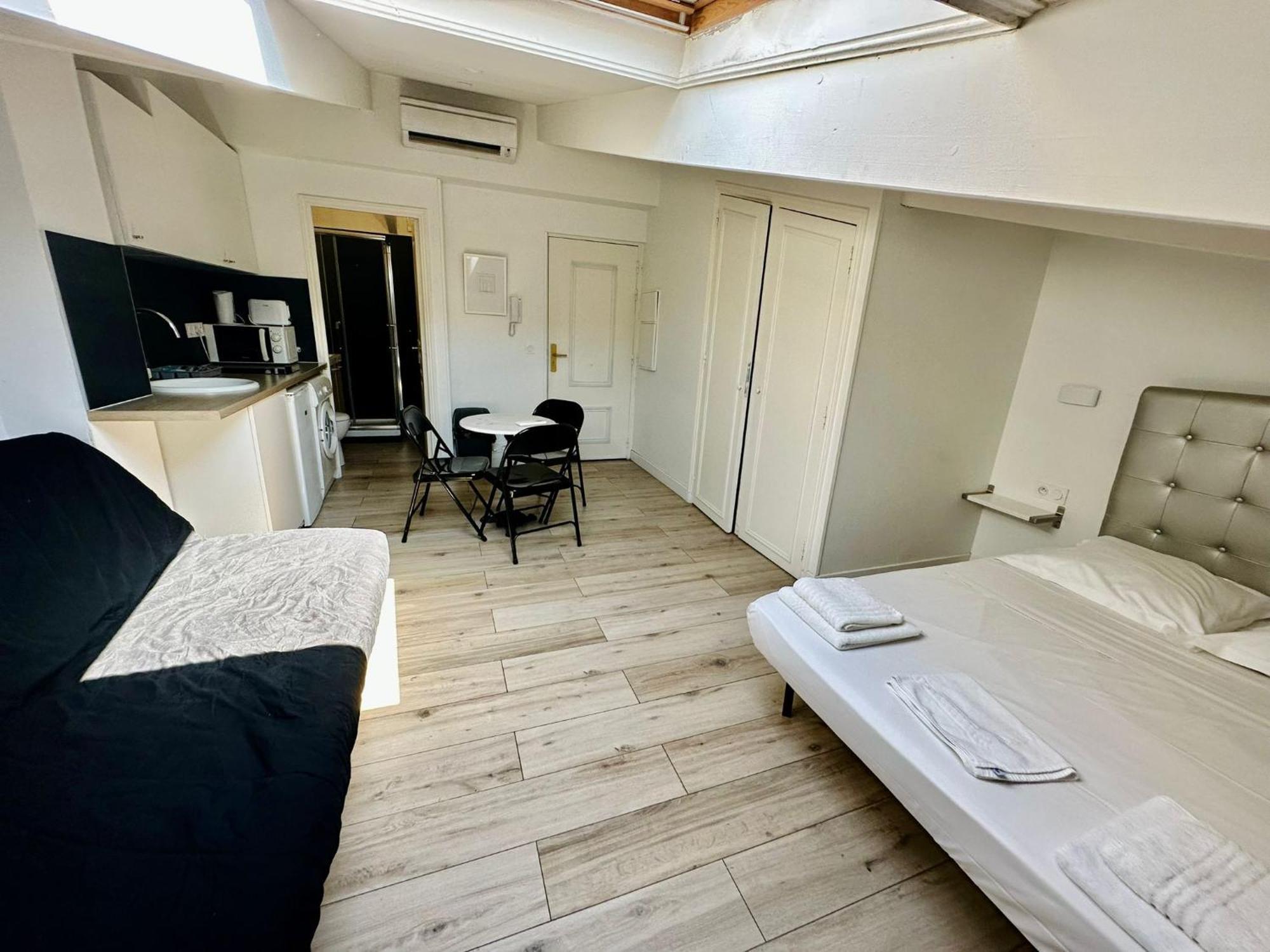 A Meyerbeer Apartment