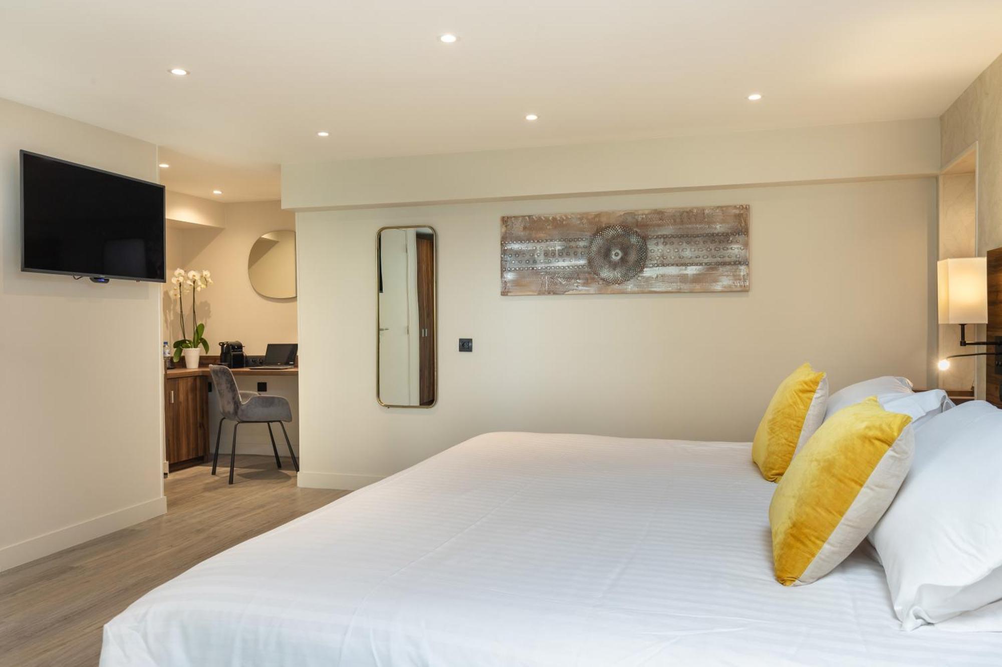 Western Brice Garden Hotel