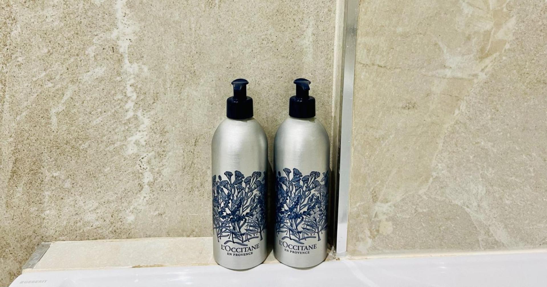 Apartment Luxe Center: 3-bedroom With Parking Near