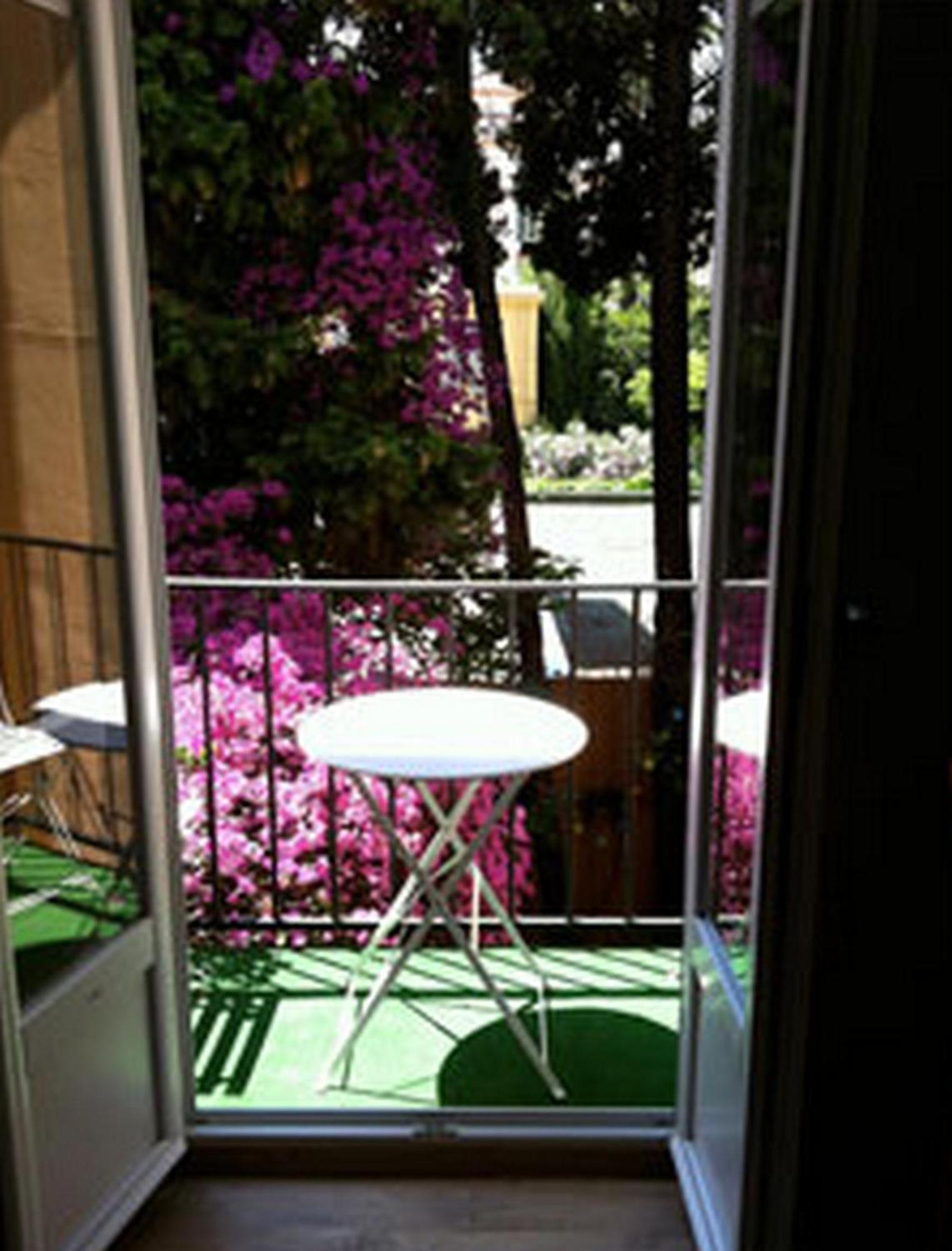 B11hotel 3*