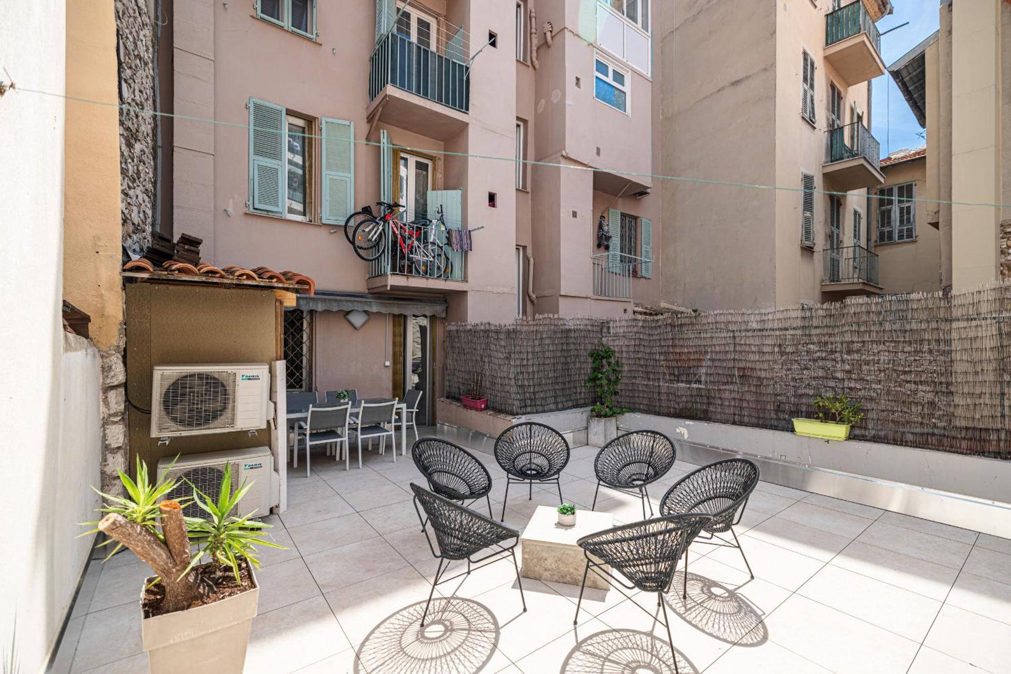 Amazing 3 Bdrs And Garden Place Du Pin Parking ! Nice