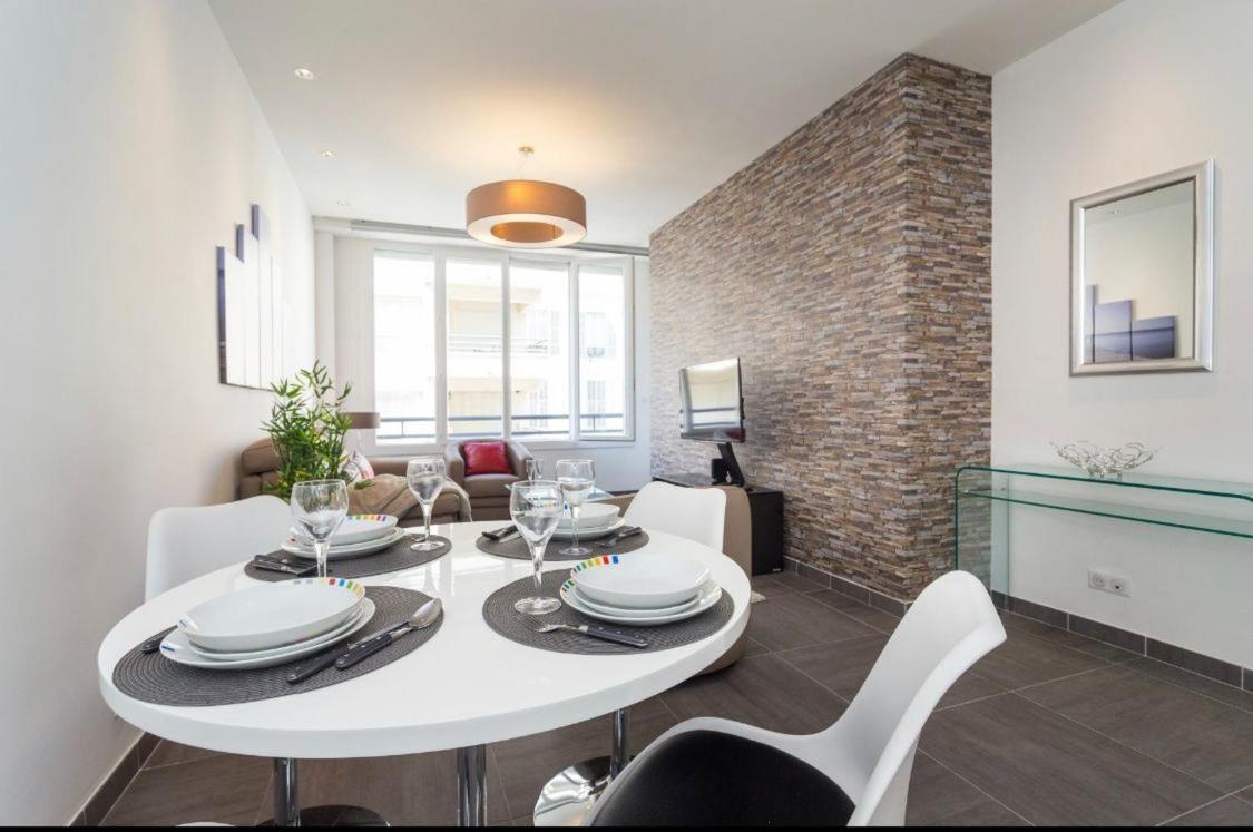 Royal Near The Beaches * Nice