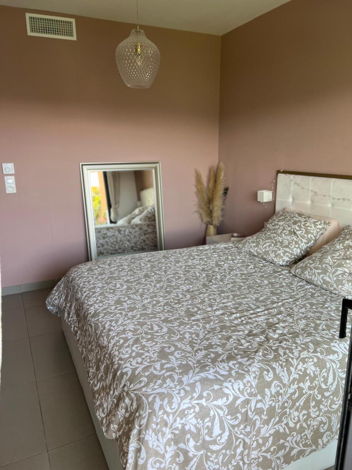 Joli 3 Pieces Ensoleille Sur Les Hauteurs De * Nice