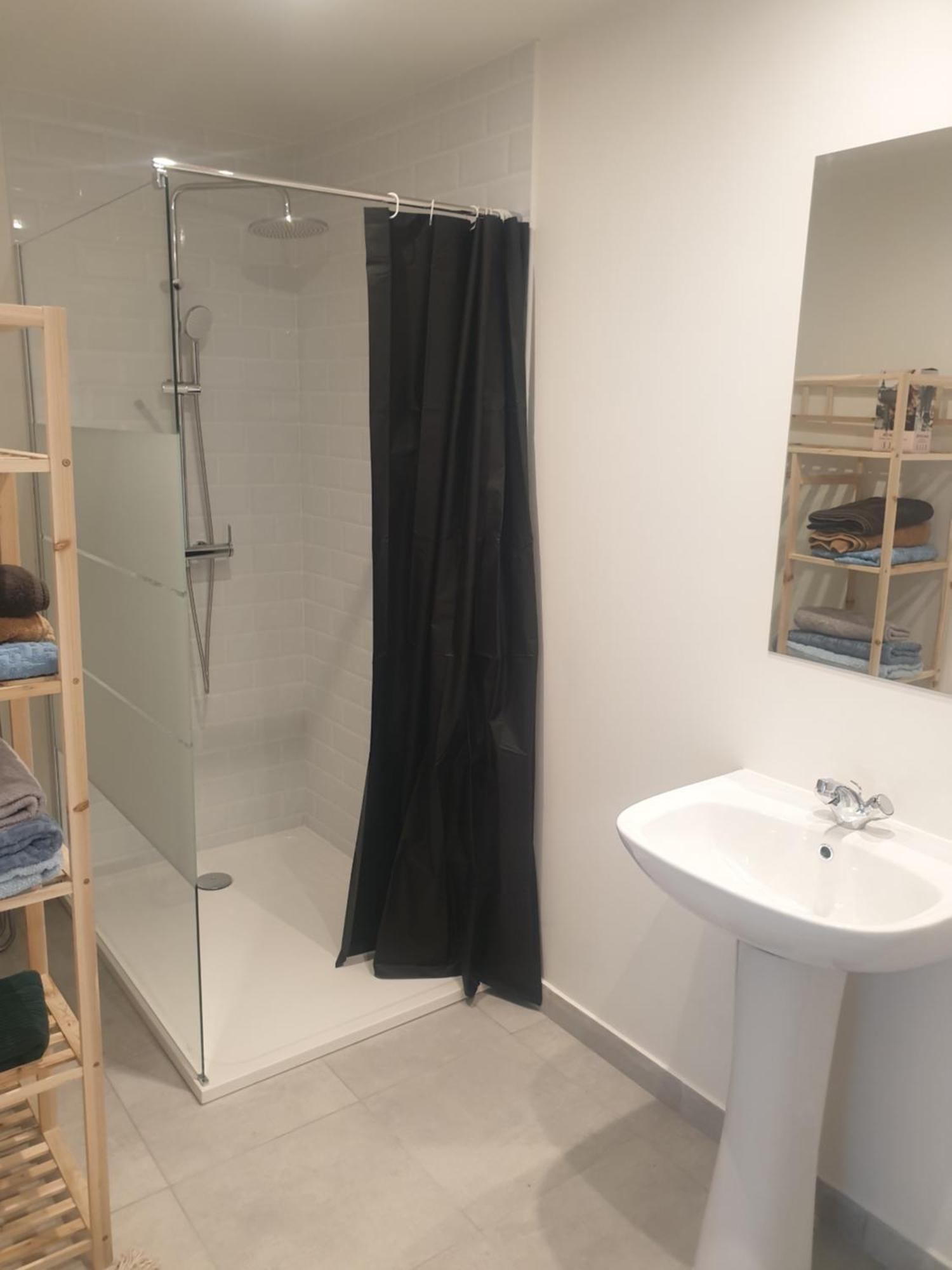 Renove 2023 Proche Aeroport 5min, Gare Sncf 2 Min, Tramway Au Pied De L'immeuble , Parking Possible, Renovated 2023 Near The Airport 5 Min, Train Station 2 Min, Tram Next To The Building 1 Min, Parking Possible Appartement *