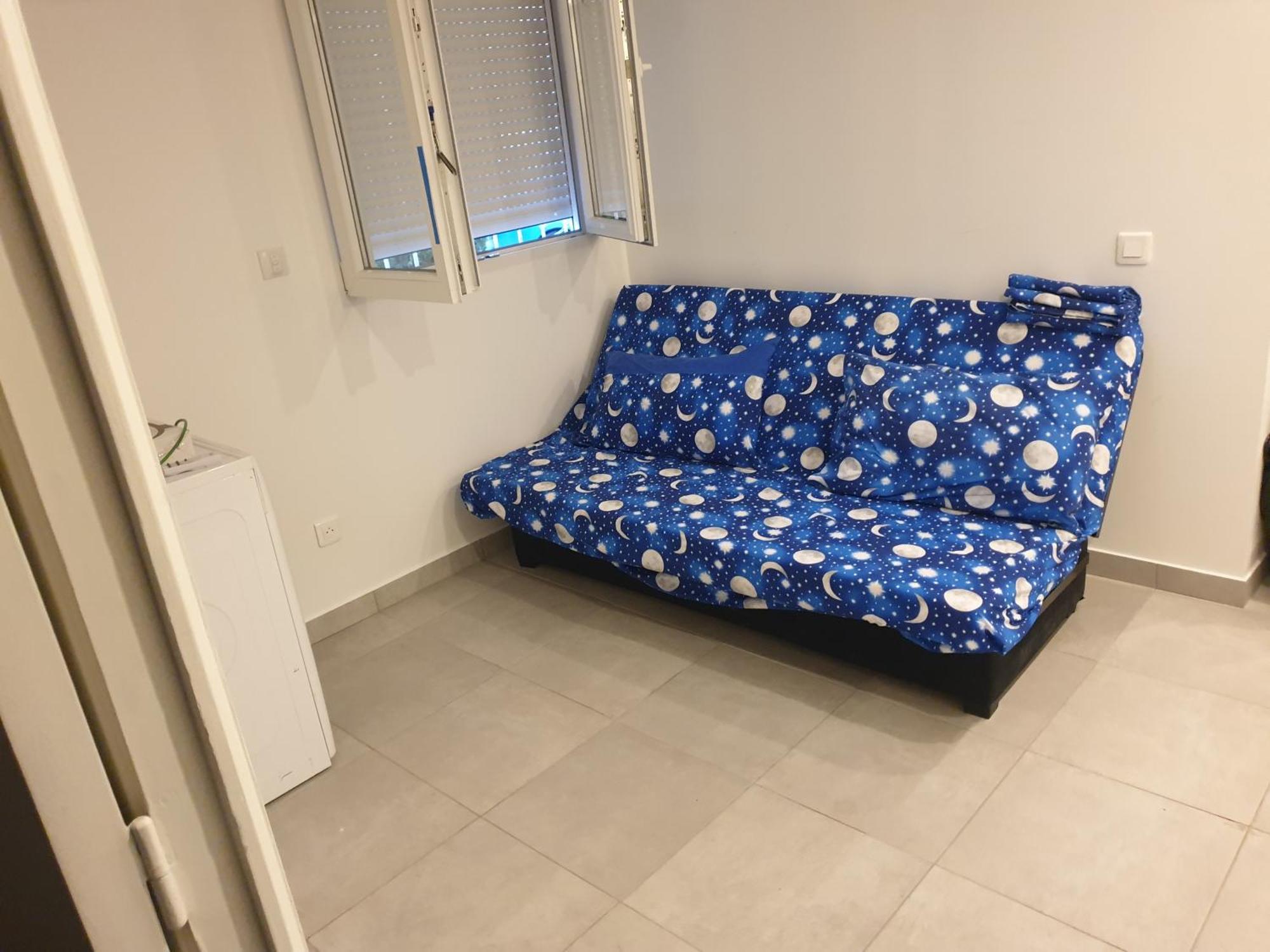 Renove 2023 Proche Aeroport 5min, Gare Sncf 2 Min, Tramway Au Pied De L'immeuble , Parking Possible, Renovated 2023 Near The Airport 5 Min, Train Station 2 Min, Tram Next To The Building 1 Min, Parking Possible * Nice