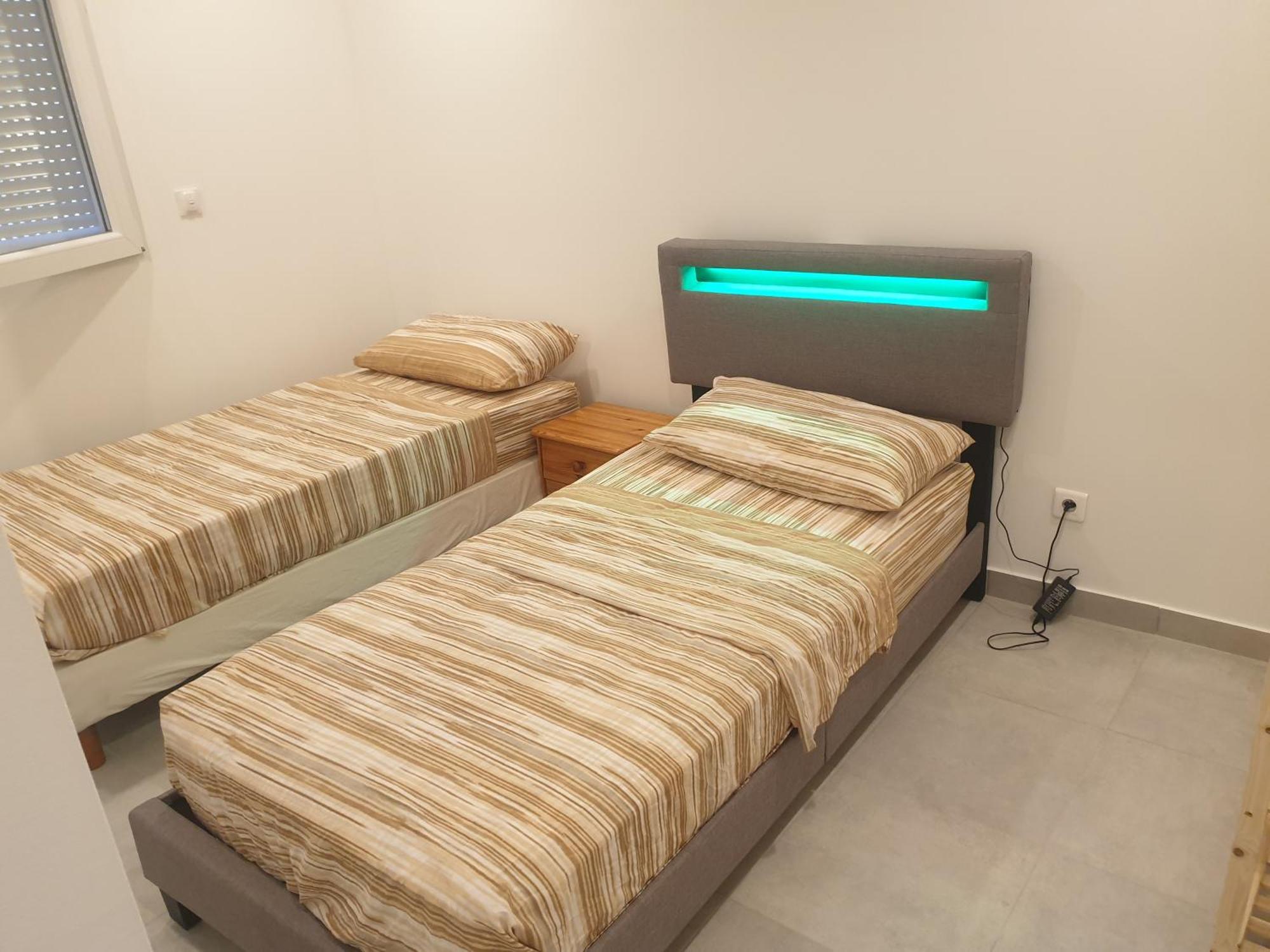 Appartement Renove 2023 Proche Aeroport 5min, Gare Sncf 2 Min, Tramway Au Pied De L'immeuble , Parking Possible, Renovated 2023 Near The Airport 5 Min, Train Station 2 Min, Tram Next To The Building 1 Min, Parking Possible *