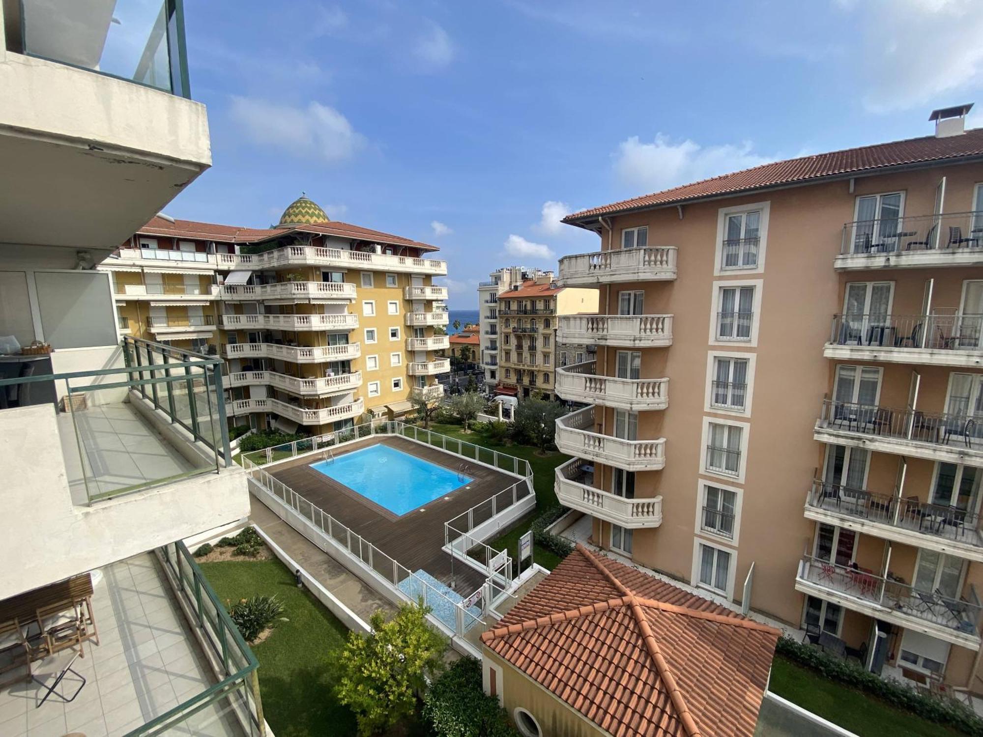 Apartment Magnan 2p-piscine, Clim, Parking *