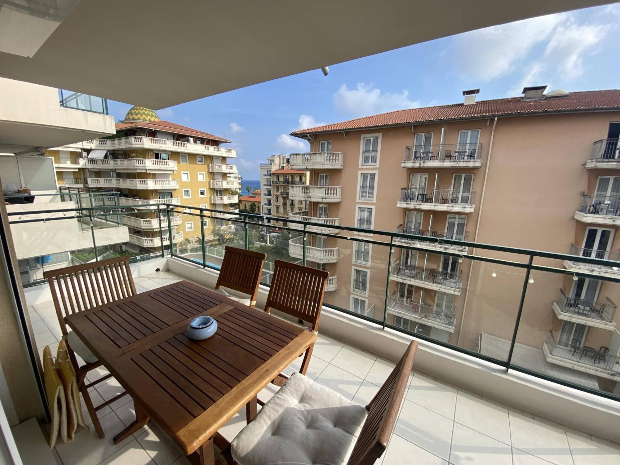 Apartment Magnan 2p-piscine, Clim, Parking