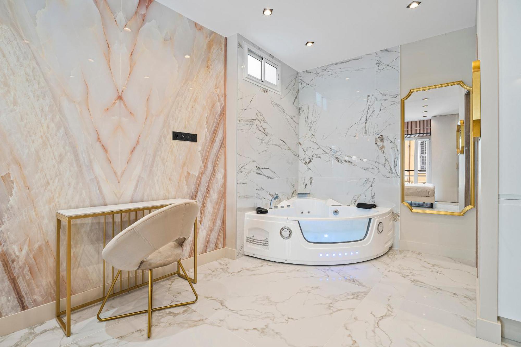 Renting - 8france - Luxury & Comfort Jacuzzi Massena Nice