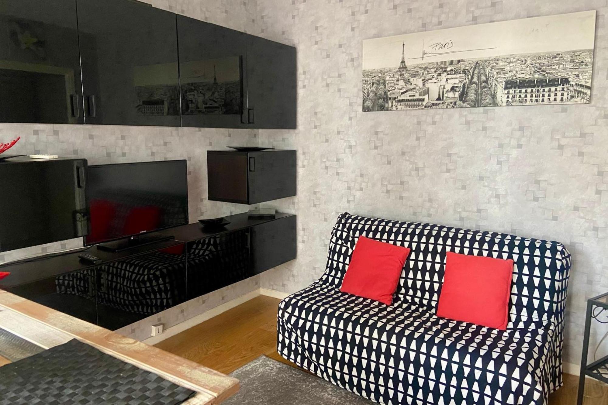 Charming At 50 M From The Of Apartment *