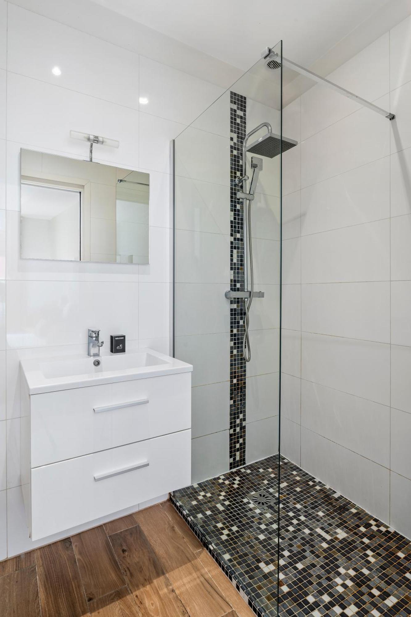 Renting - Rossetti - Modern Haven Heart Of Old Apartment Nice