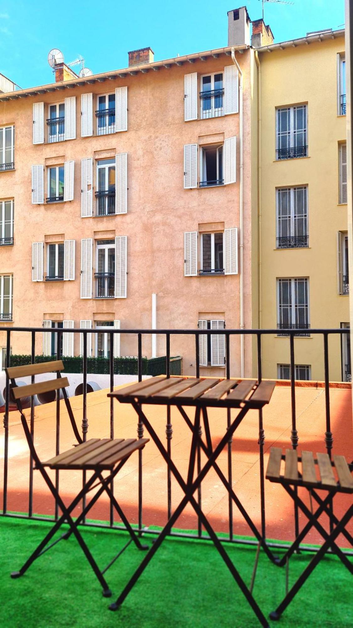 Apartamento New Charming 1br Hyper Centre With Balcony And Ac Nice