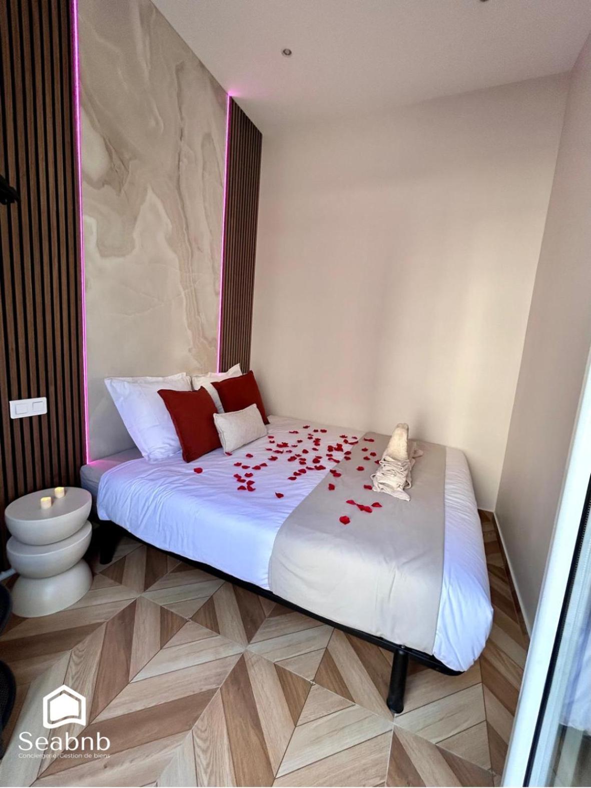 Luxurious - Seaside - Bath - Wifi - Ac Apartment *