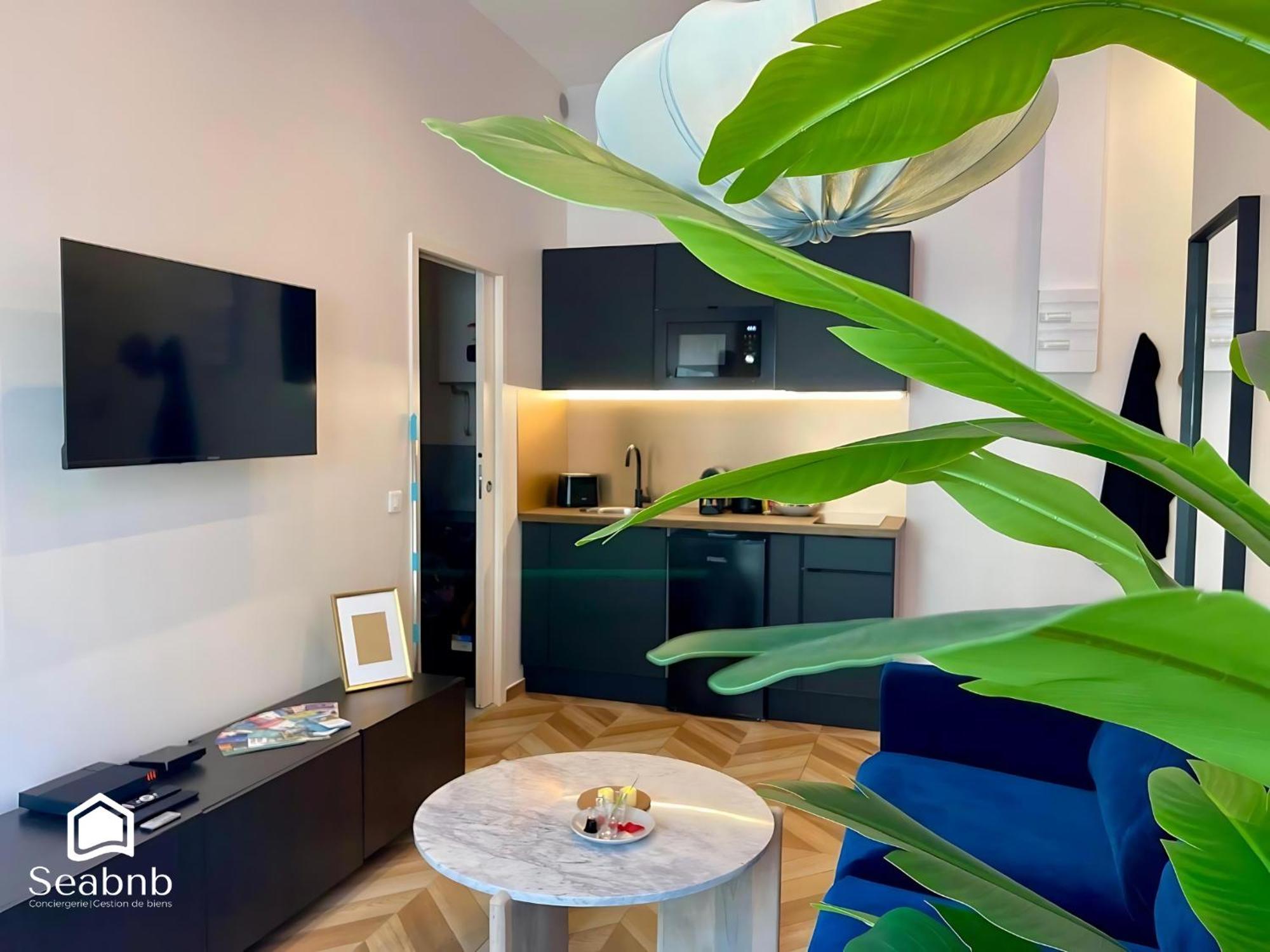 Luxurious - Seaside - Bath - Wifi - Ac
