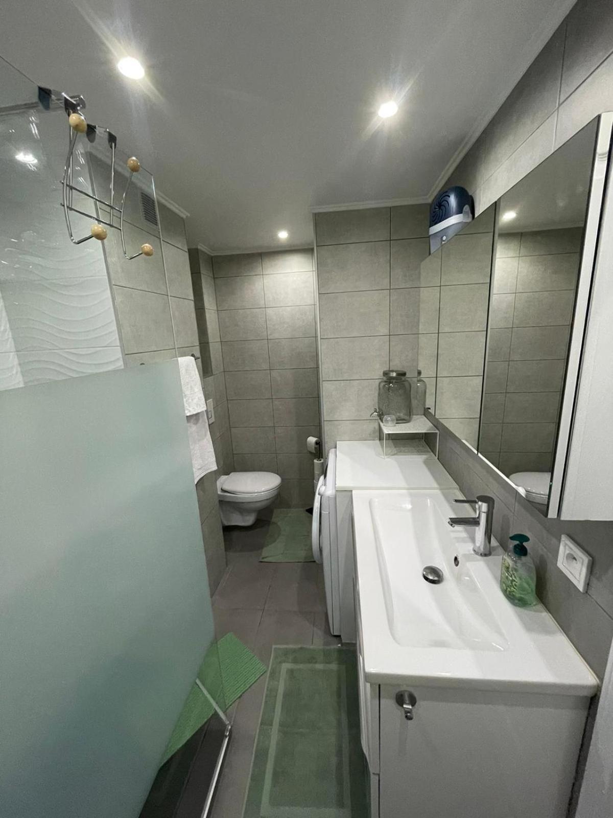 Apartment 50m2 Climatise Proche