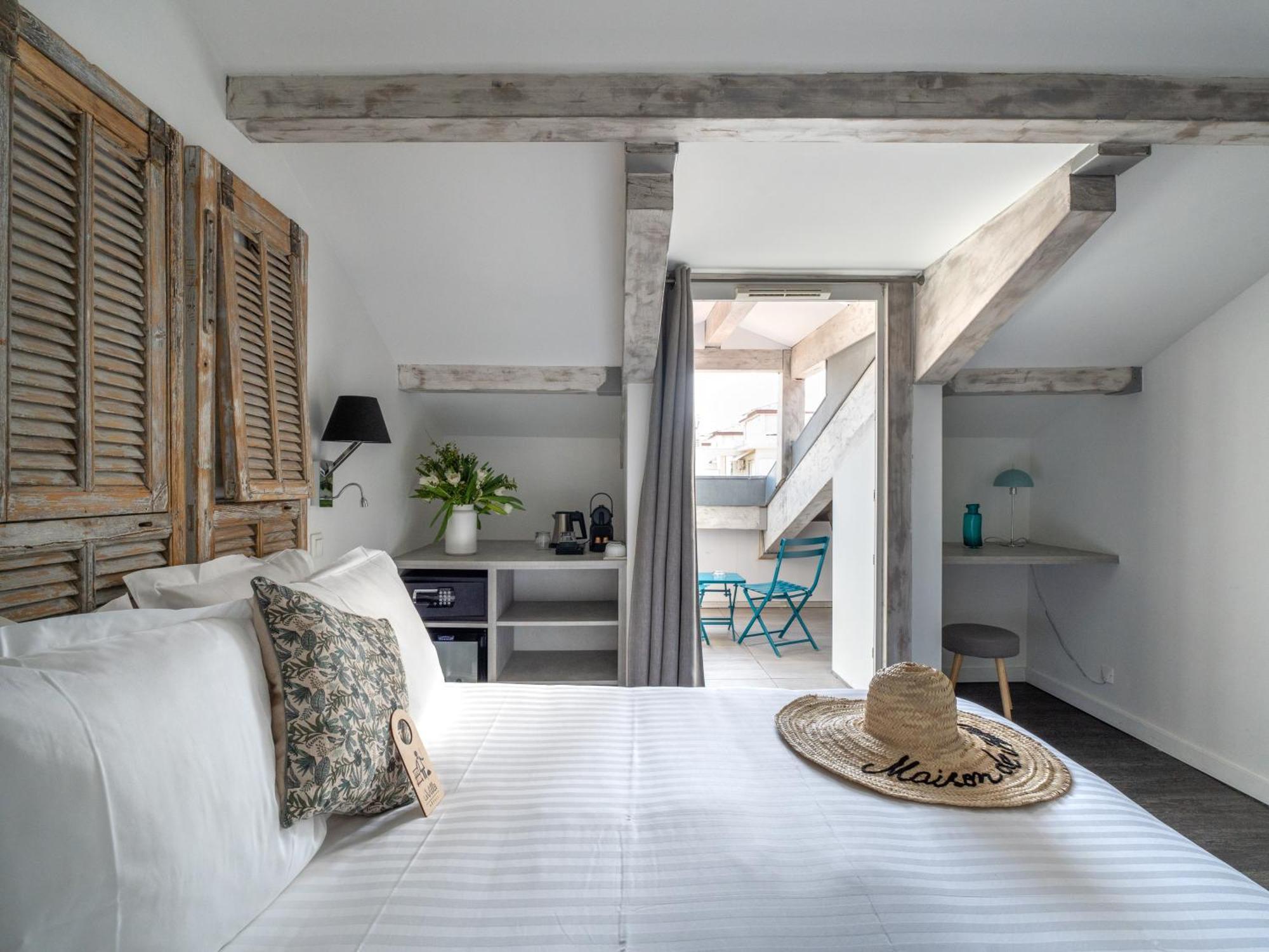 La Promenade Hotel 4*