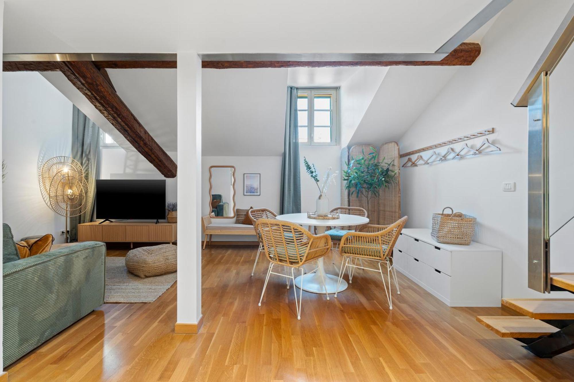 Apartment Renting - 3 Massena - Chic Escape Luxury Duplex Place Massena Nice