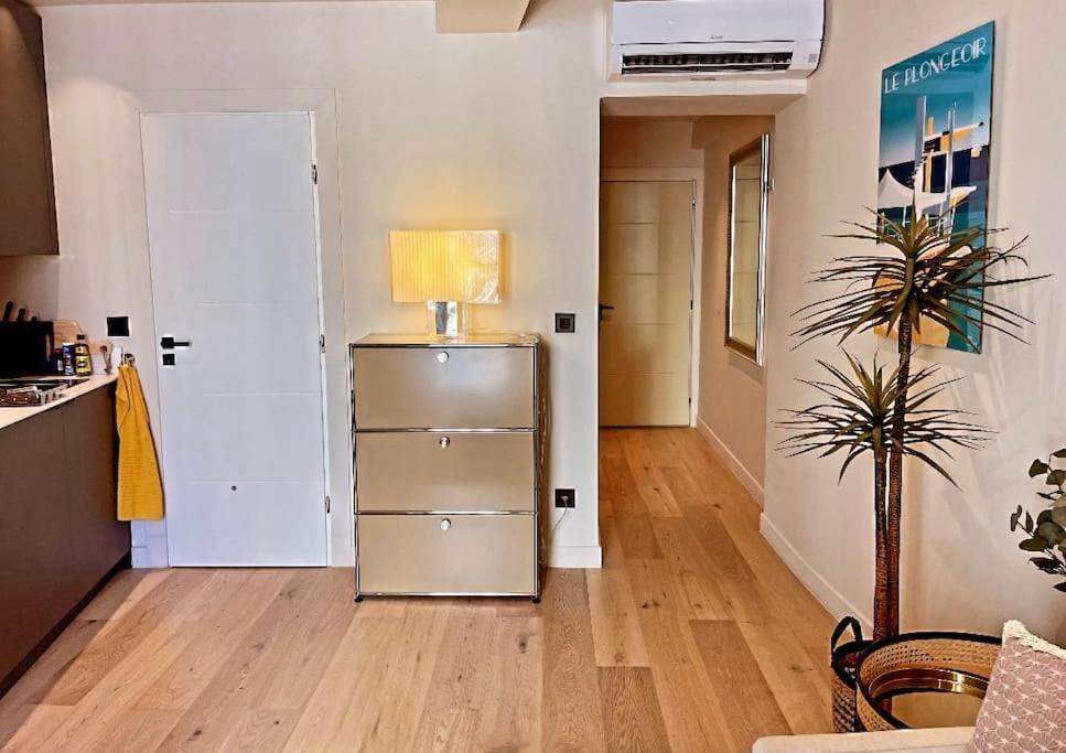 Massena Street, 2 Balcony Nice