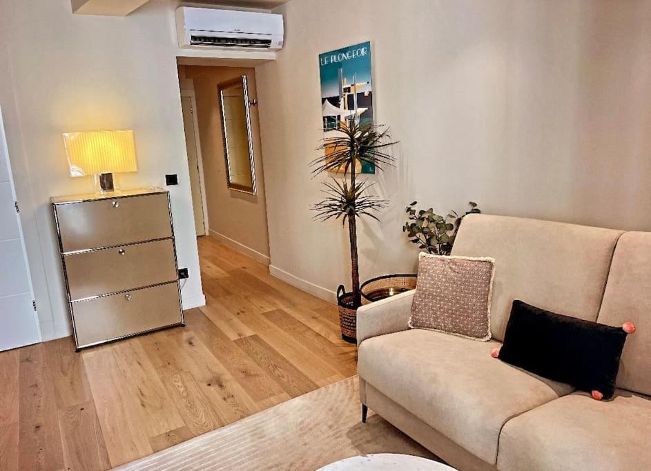 Massena Street, 2 Balcony Apartment *