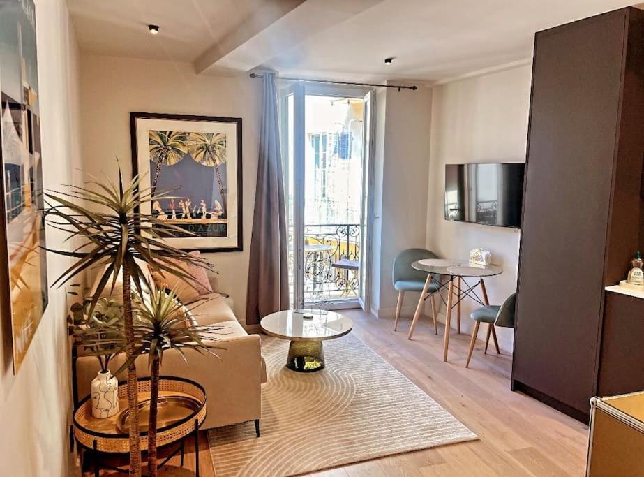 Apartment Massena Street, 2 Balcony Nice